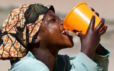 OMS quer ação urgente para garantir água potável, saneamento e higiene global