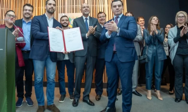 Estado assina contrato de venda e conclui a privatização da Corsan