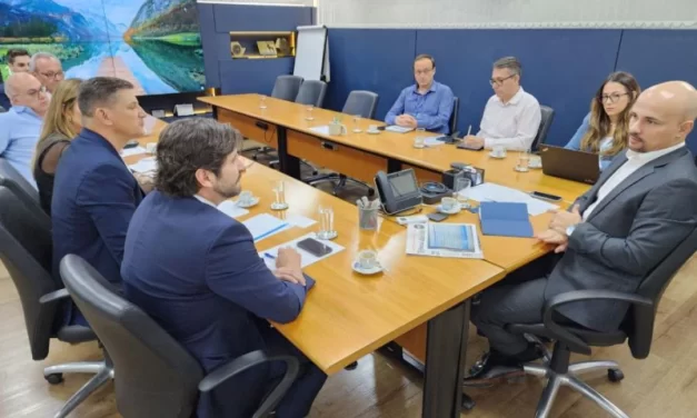 Prefeitura de Pindamonhangaba reivindica novos investimentos em saneamento básico junto à Sabesp