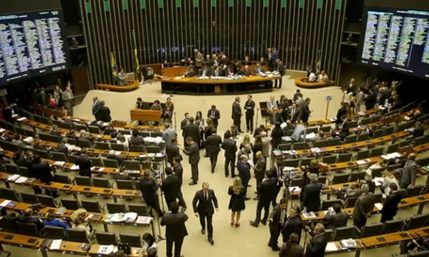 Orçamento de 2024 aumentou investimento no fundo eleitoral e cortou verba do PAC