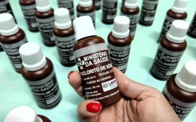 Municípios do AM afetados por seca recebem frascos de hipoclorito de sódio para tratamento de água